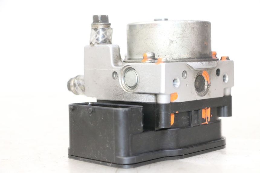 photo de ABS PUMP PEUGEOT SATELIS 125 (2013 - 2018) - Fixing points details