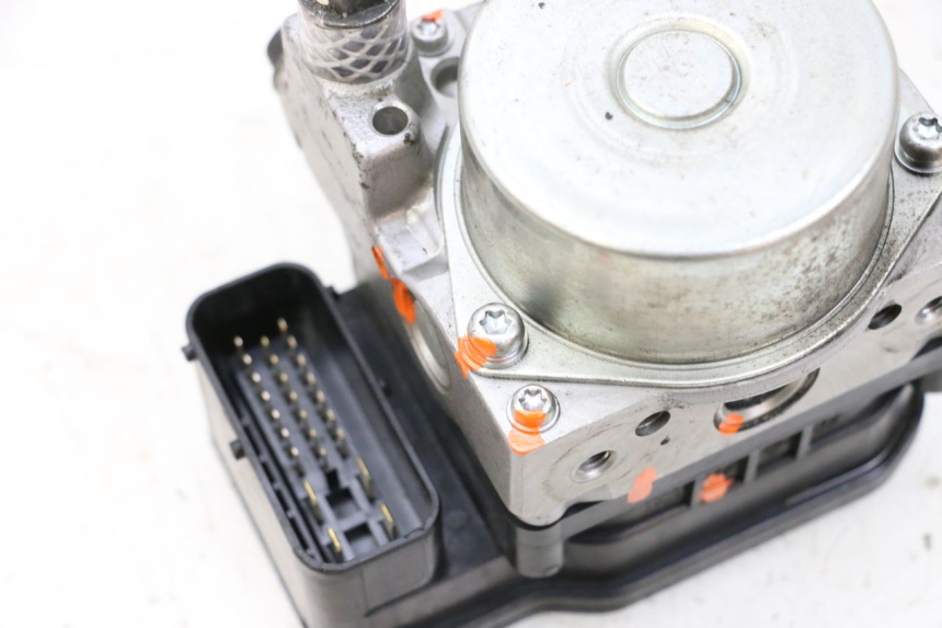 photo de ABS PUMP PEUGEOT SATELIS 125 (2013 - 2018) - Fixing points details