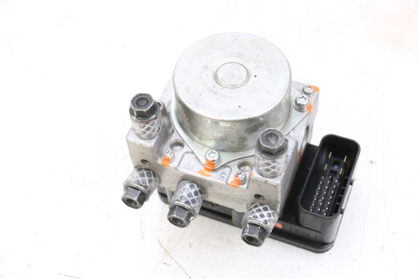 photo de ABS PUMP PEUGEOT SATELIS 125 (2013 - 2018) - Surface and material condition