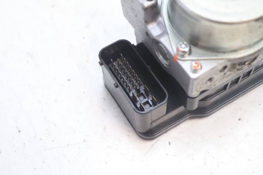photo de ABS PUMP PEUGEOT SATELIS 125 (2013 - 2018) - Fixing points details