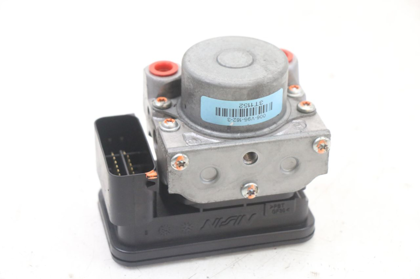 photo de ABS PUMP SUZUKI BURGMAN 125 (2018 - 2021) - Alternative perspective