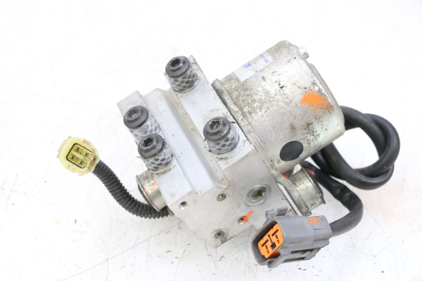 photo de ABS PUMP YAMAHA TDM ABS 900 (2002 - 2014) - Technical close-up