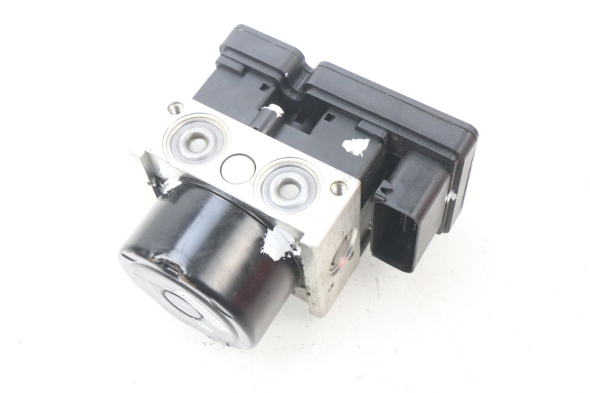 photo de ABS PUMP PIAGGIO VESPA GTS SUPER IE 125 (2009 - 2016) - Fixing points details