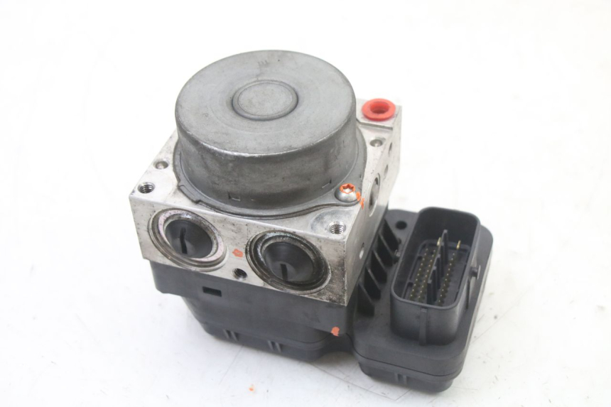 photo de ABS PUMP YAMAHA X-MAX XMAX ABS 250 (2010 - 2012) - Alternative perspective