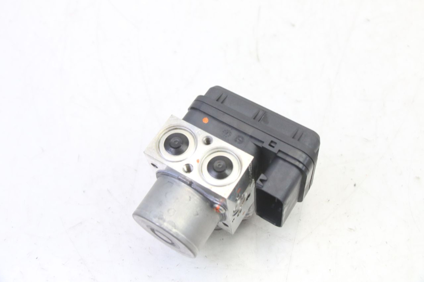 photo de ABS PUMP YAMAHA XMAX X-MAX 125 (2021 - 2025) - Alternative perspective