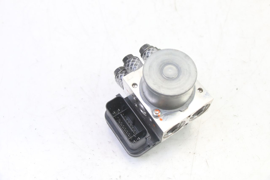 photo de ABS PUMP YAMAHA XMAX X-MAX 125 (2021 - 2025) - Technical close-up