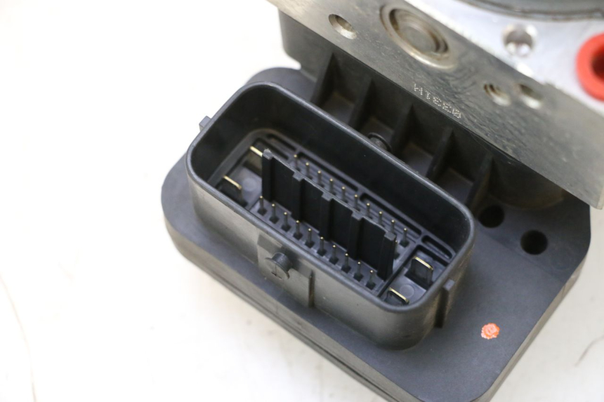 photo de ABS PUMP YAMAHA X-MAX XMAX 125 (2010 - 2013) - Alternative perspective