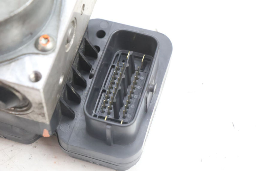 photo de ABS PUMP YAMAHA X-MAX XMAX 125 (2010 - 2013) - Technical close-up