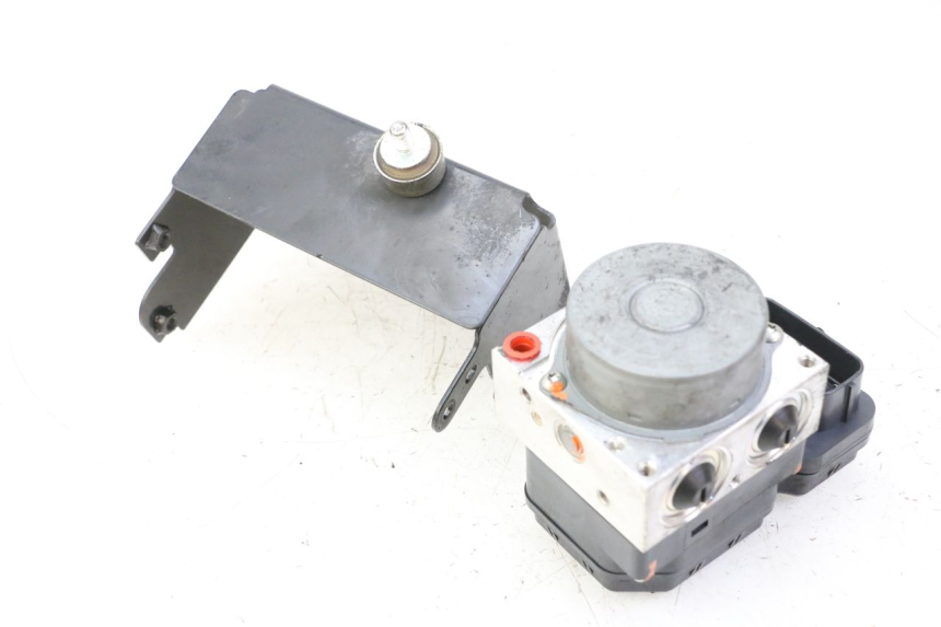 photo de ABS PUMP YAMAHA XJ6 ABS 600 (2008 - 2016) - Technical close-up