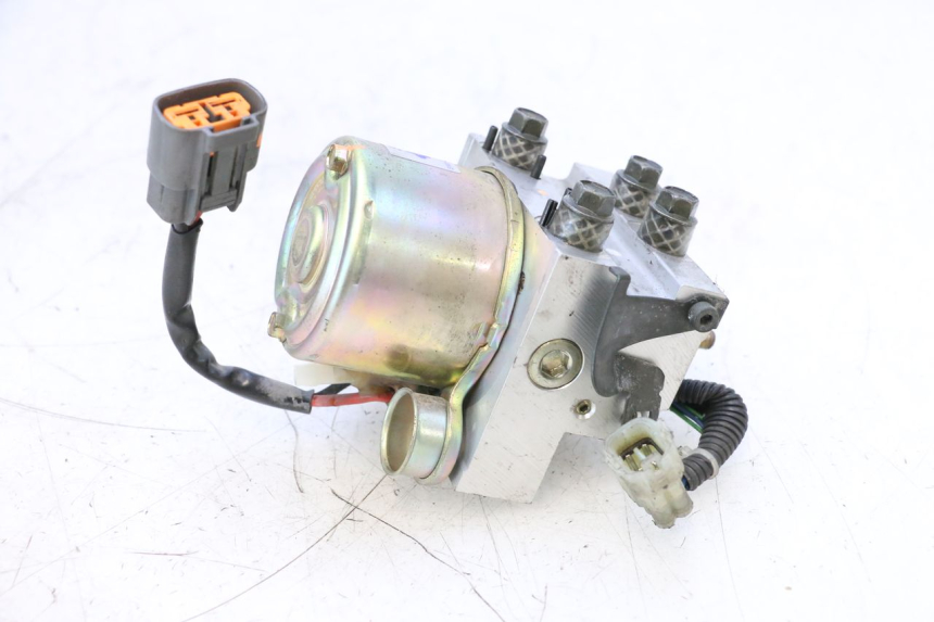 photo de ABS PUMP YAMAHA XP T-MAX ABS 500 (2005 - 2005) - Technical close-up