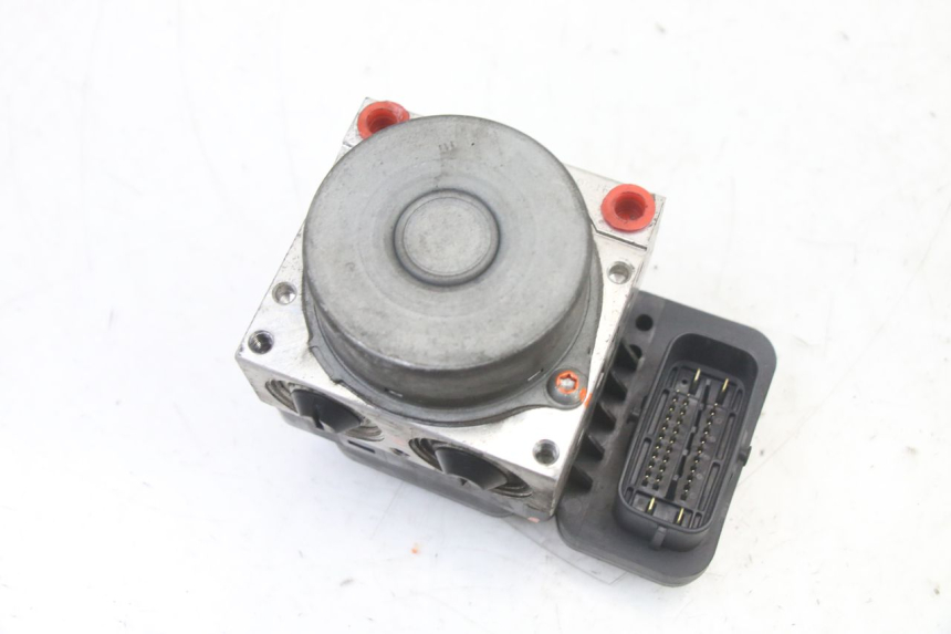 photo de ABS PUMP YAMAHA X-MAX XMAX ABS 250 (2010 - 2014) - Technical close-up