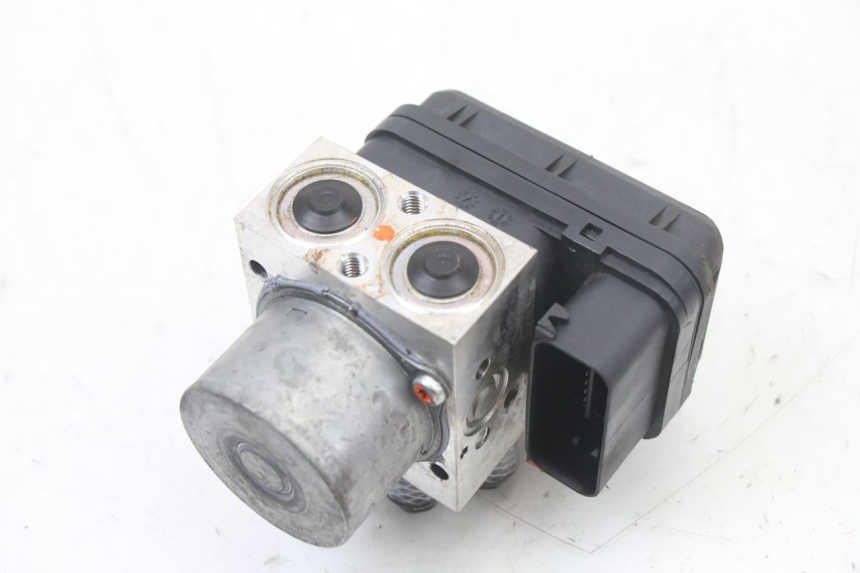 photo de ABS PUMP YAMAHA YP T-MAX TMAX 530 (2017 - 2020) - Alternative perspective