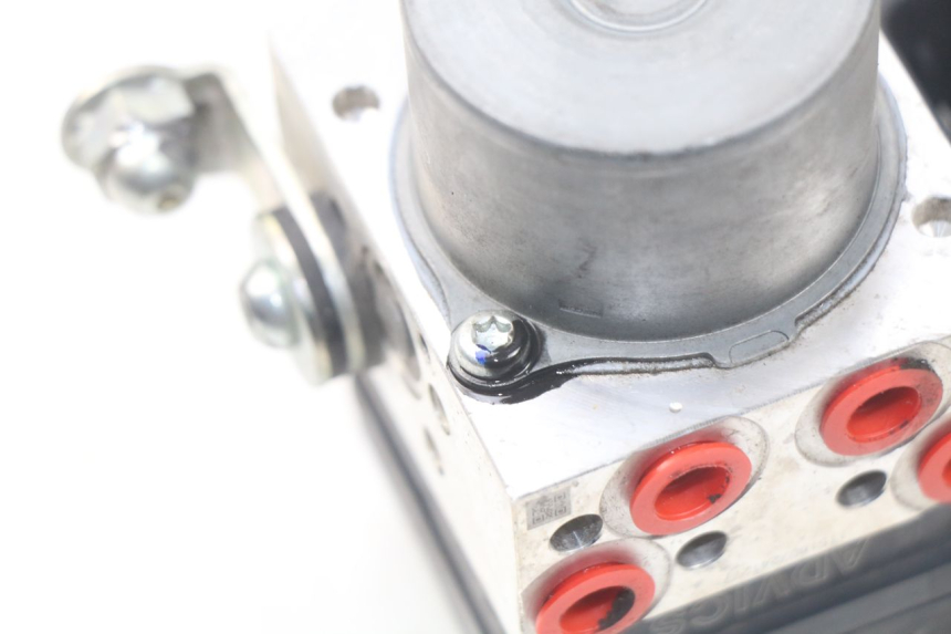 photo de ABS PUMP YAMAHA YP T-MAX TMAX 530 (2017 - 2020) - Technical close-up