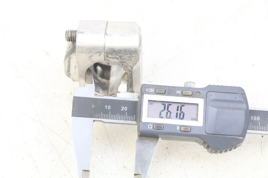 photo de HANDLEBAR RISER HONDA CR 80 (2001 - 2003) - Alternative perspective