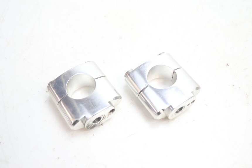 photo de HANDLEBAR RISERS HM HONDA CRM DERAPAGE RR 50 (2006 - 2017) - Zoom on usage condition