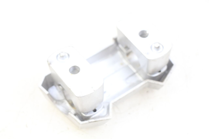 photo de HANDLEBAR RISER SYM CROX 4T 50 (2016 - 2023) - Zoom on usage condition