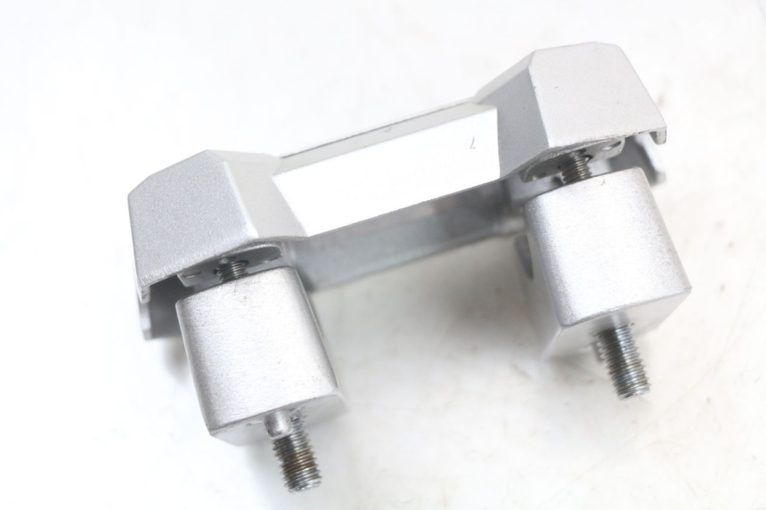 photo de HANDLEBAR RISER SYM CROX 4T 50 (2016 - 2023) - Zoom on usage condition