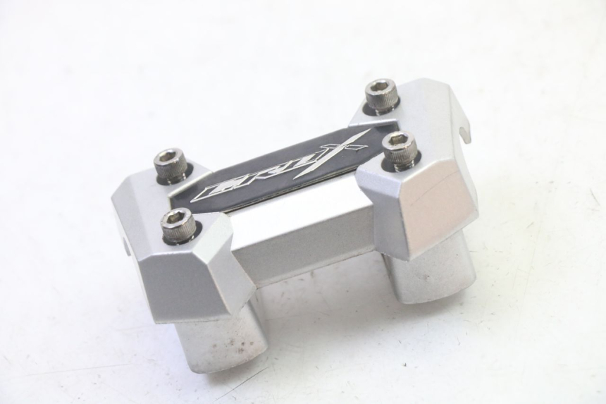 photo de HANDLEBAR RISER SYM CROX 4T 50 (2016 - 2023) - Zoom on usage condition