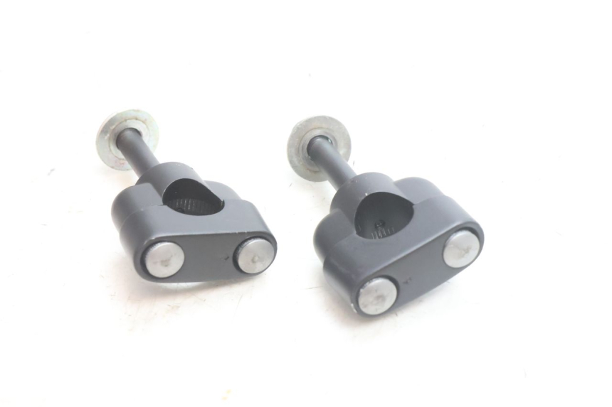 photo de HANDLEBAR RISERS YAMAHA FZ8 800 (2010 - 2016) - Zoom on usage condition