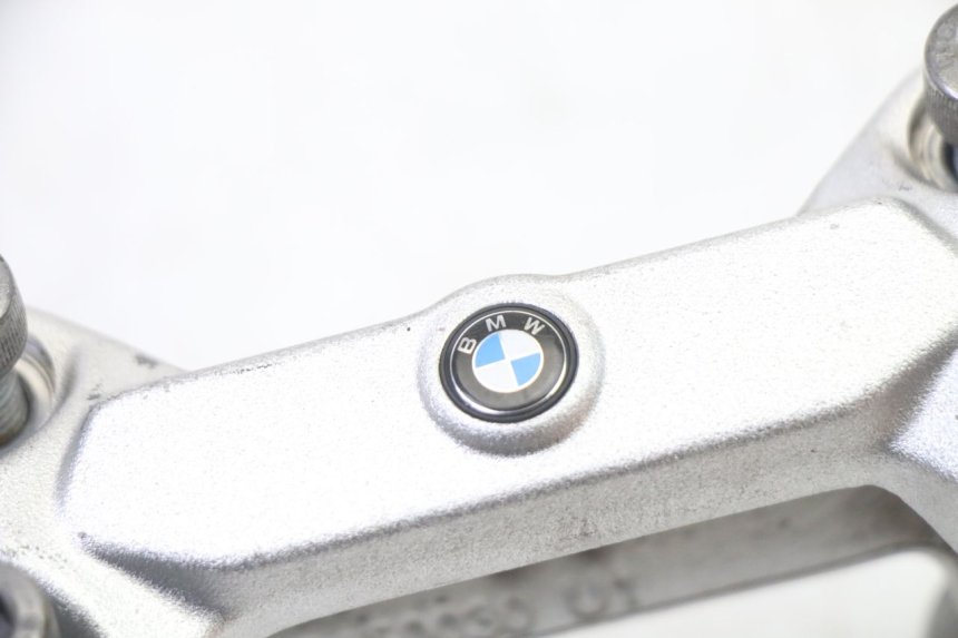 photo de HANDLEBAR RISERS BMW G310 R 310 (2016 - 2020) - Zoom on usage condition