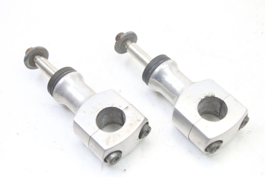 photo de HANDLEBAR RISERS HONDA VT C2 SHADOW 750 (1997 - 2001) - Component detail