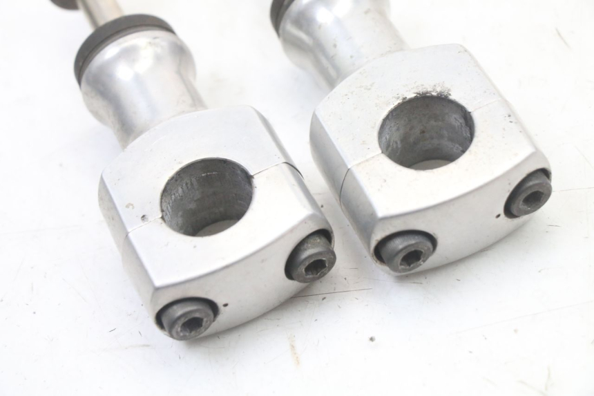 photo de HANDLEBAR RISERS HONDA VT C2 SHADOW 750 (1997 - 2001) - Alternative perspective