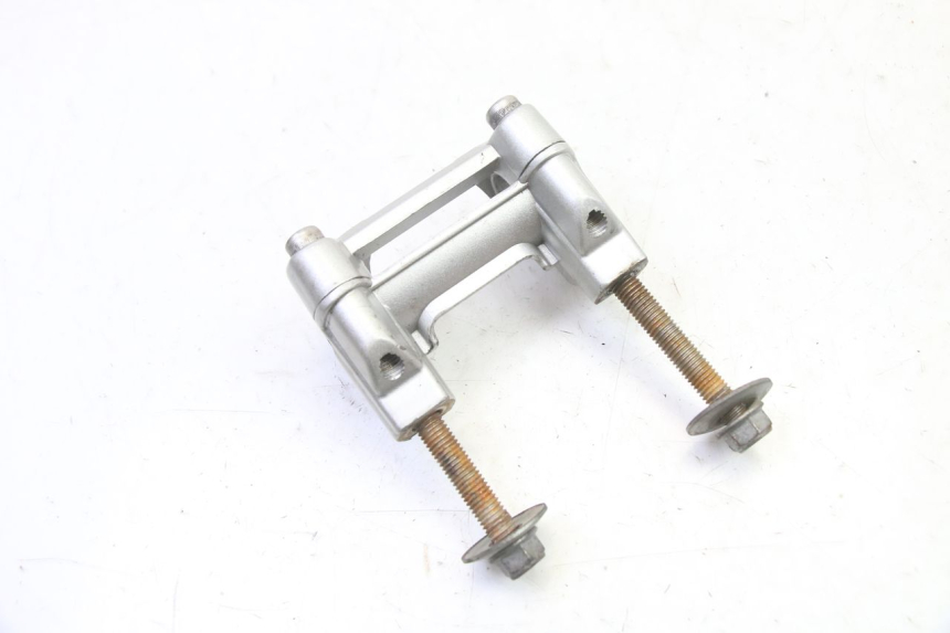 photo de HANDLEBAR RISERS MAG POWER R-STREET 50 (2016 - 2025) - Zoom on usage condition