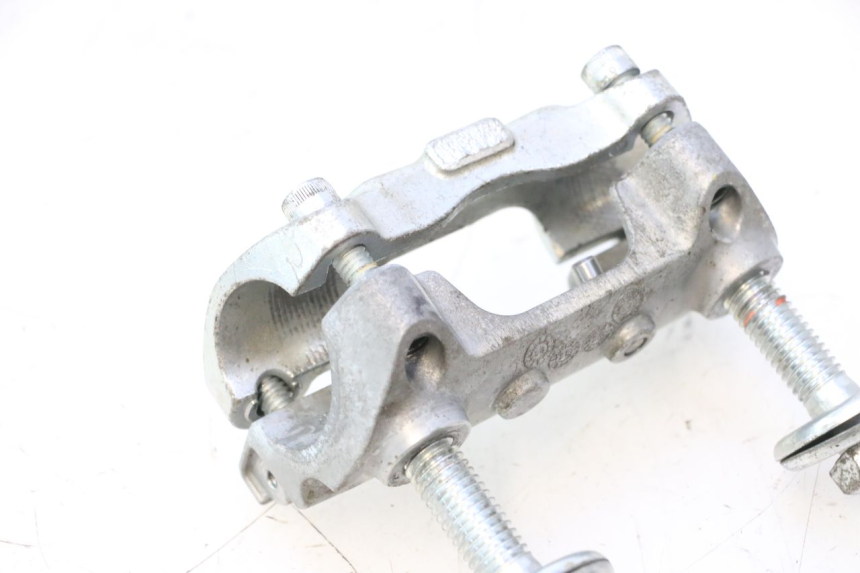 photo de HANDLEBAR RISERS HARLEY DAVIDSON ROAD GLIDE FLTRXSE 1920 (2018 - 2022) - Technical close-up