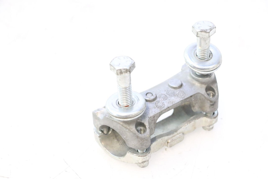 photo de HANDLEBAR RISERS HARLEY DAVIDSON ROAD GLIDE FLTRXSE 1920 (2018 - 2022) - Fixing points details
