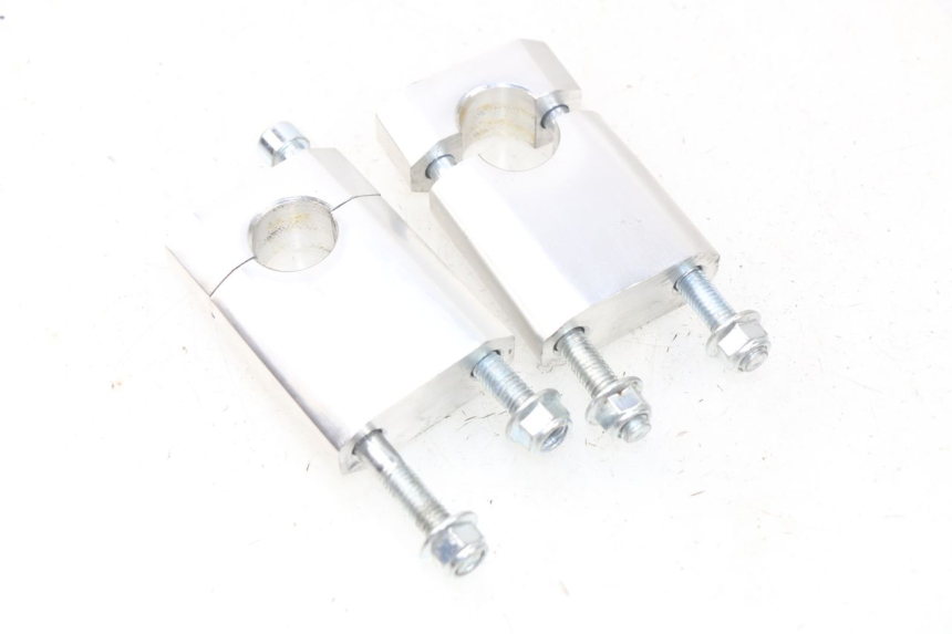 photo de HANDLEBAR RISERS MINI MX ROOKIE 125 - Zoom on usage condition