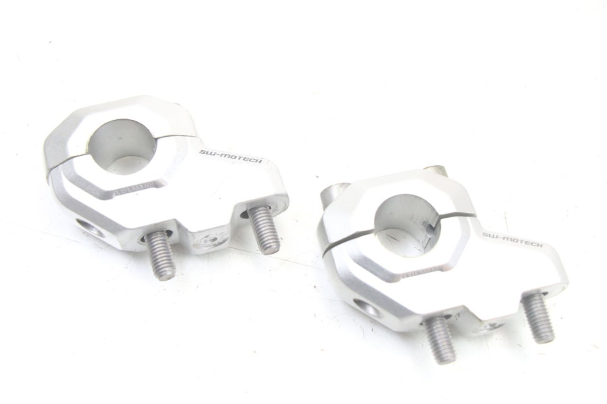 photo de HANDLEBAR RISERS SUZUKI GSF S BANDIT 600 (2000 - 2004) - Alternative perspective