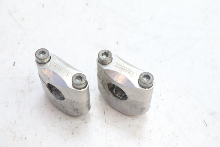 photo de HANDLEBAR RISERS HUSABERG TE 250 (2011 - 2014) - Zoom on usage condition