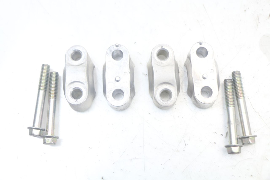 photo de HANDLEBAR RISER YAMAHA XMAX X-MAX ABS 125 (2017 - 2020) - Alternative perspective