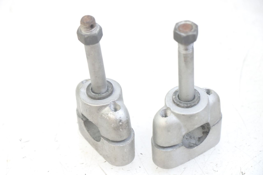 photo de HANDLEBAR RISERS YAMAHA XJN DIVERSION 600 (2000 - 2003) - Zoom on usage condition