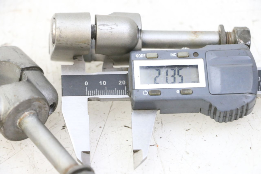 photo de HANDLEBAR RISERS YAMAHA XJN DIVERSION 600 (2000 - 2003) - Component detail