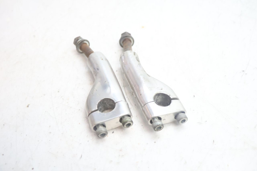 photo de HANDLEBAR RISERS YAMAHA XV VIRAGO 535 (1988 - 2004) - Zoom on usage condition