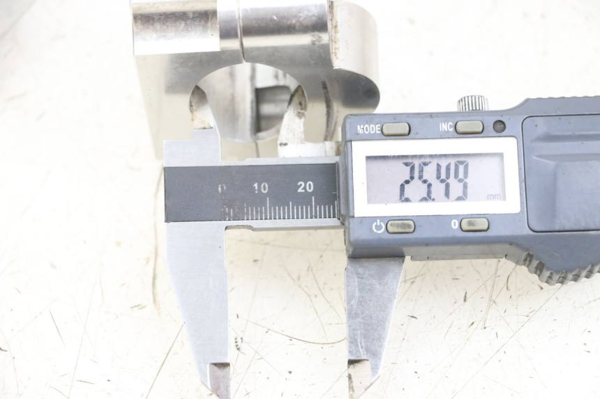 photo de Handlebar clamp YAMAHA YZ 85 (2002 - 2018) - Zoom on usage condition