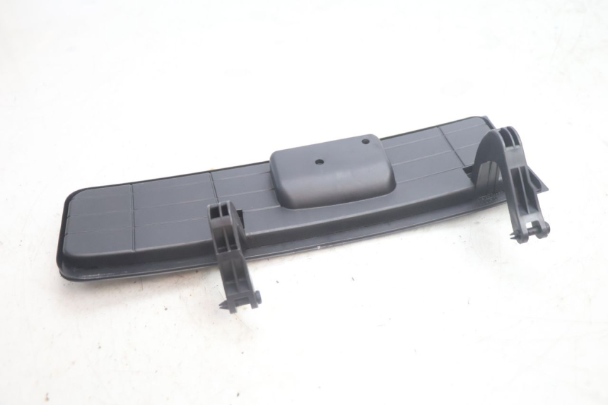 photo de GLOVEBOX DOOR SUZUKI BURGMAN EXECUTIVE ABS 650 (2006 - 2012) - Alternative perspective