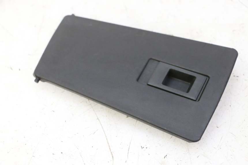 photo de GLOVE BOX DOOR PEUGEOT CITYSTAR 50 (2013 - 2017) - Alternative perspective