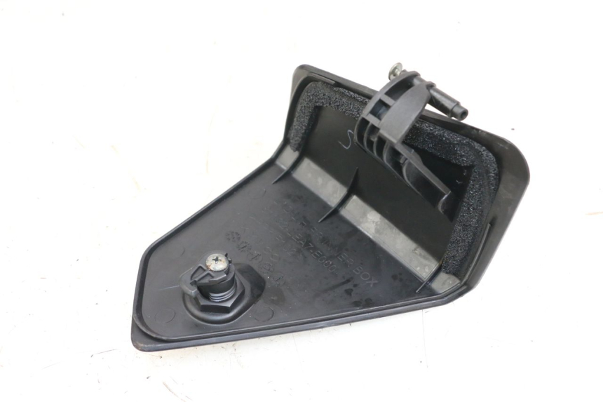 photo de GLOVEBOX DOOR KYMCO DINK STREET ABS 125 (2011 - 2018) - Zoom on usage condition