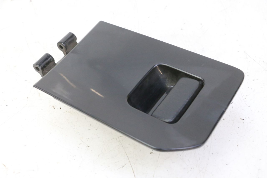 photo de GLOVEBOX DOOR HONDA FES S-WING SWING ABS 125 (2007 - 2015) - Fixing points details