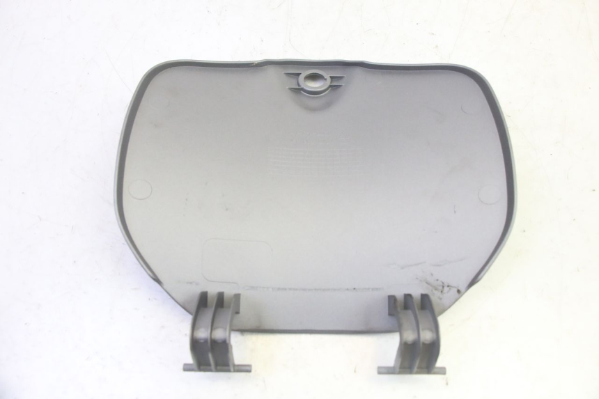 photo de GLOVE BOX DOOR SYM FIDDLE 3 III 125 (2014 - 2020) - Technical close-up