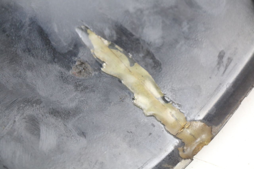 photo de GLOVE BOX DOOR MBK FLIPPER 50 (2004 - 2012) - Fixing points details