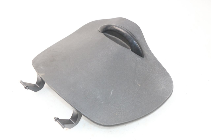 photo de GLOVEBOX DOOR PIAGGIO LIBERTY 4T 50 (2009 - 2015) - Zoom on usage condition