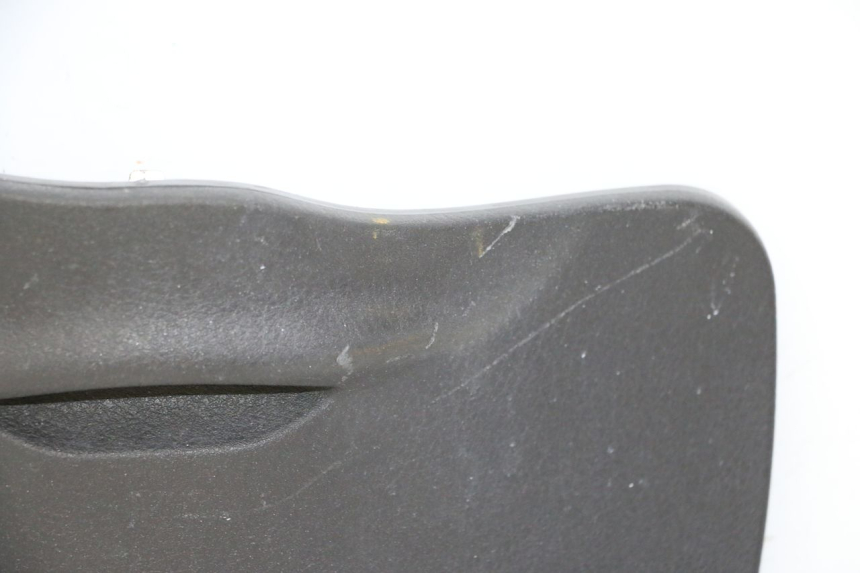 photo de GLOVEBOX DOOR PIAGGIO LIBERTY 4T 50 (2009 - 2015) - Surface and material condition