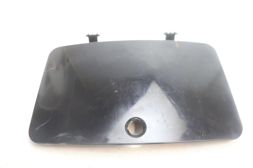 photo de GLOVE BOX DOOR KYMCO LIKE 125 (2009 - 2016) - Zoom on usage condition