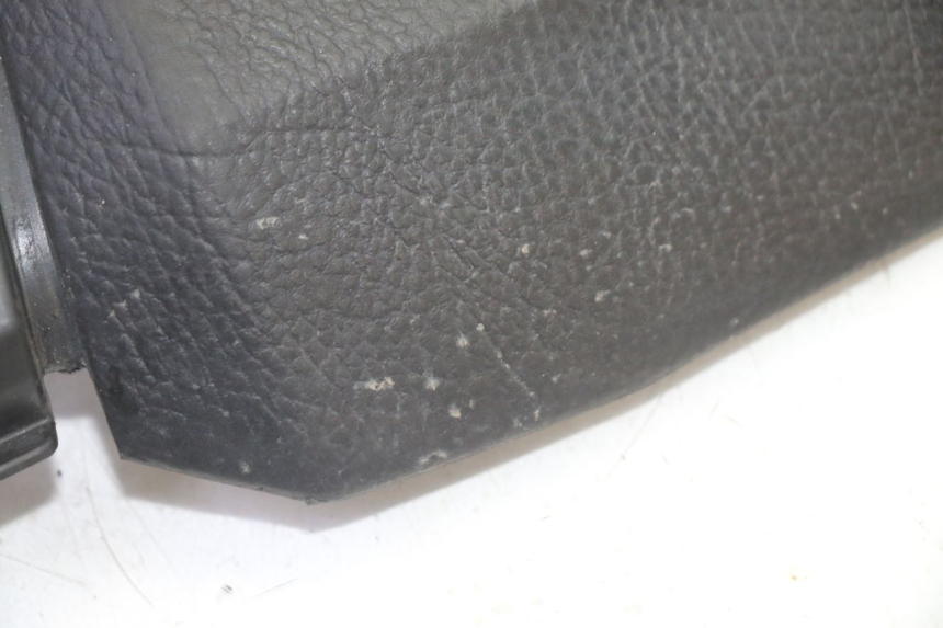 photo de GLOVEBOX DOOR PIAGGIO MP3 HPE 350 (2018 - 2020) - Technical close-up