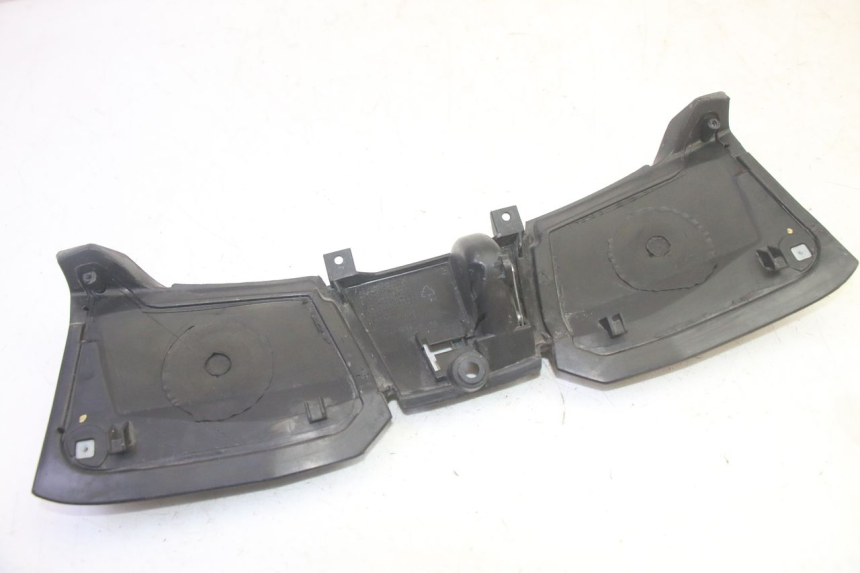 photo de GLOVEBOX DOOR PIAGGIO MP3 HPE 350 (2018 - 2020) - Fixing points details