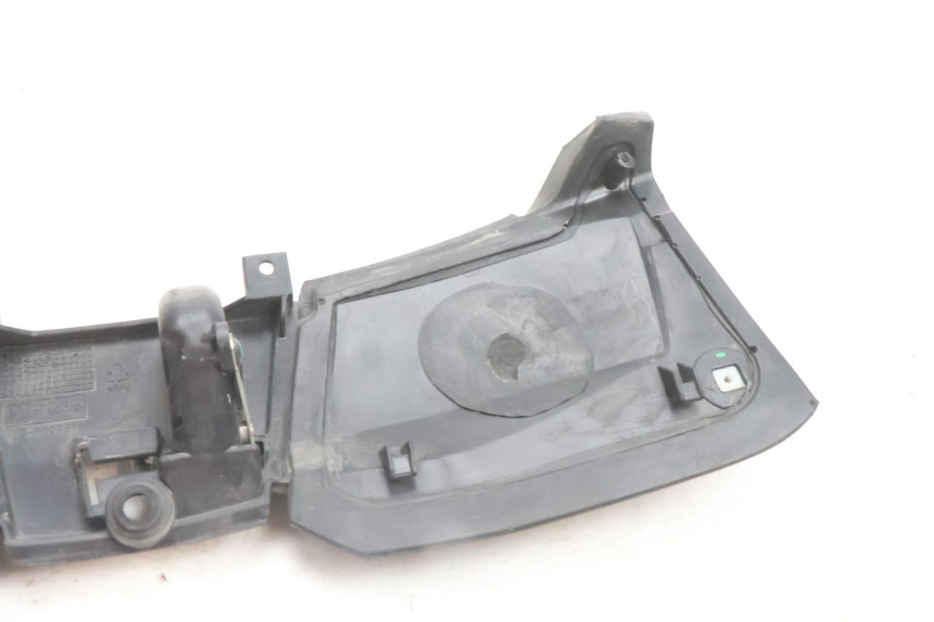 photo de GLOVEBOX DOOR PIAGGIO MP3 500 (2016 - 2018) - Distinctive features