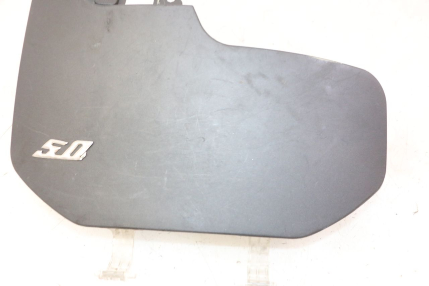 photo de GLOVEBOX DOOR KYMCO LIKE 4T 50 (2019 - 2025) - Fixing points details